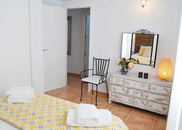 Ap309 - Colon Atico Нерха